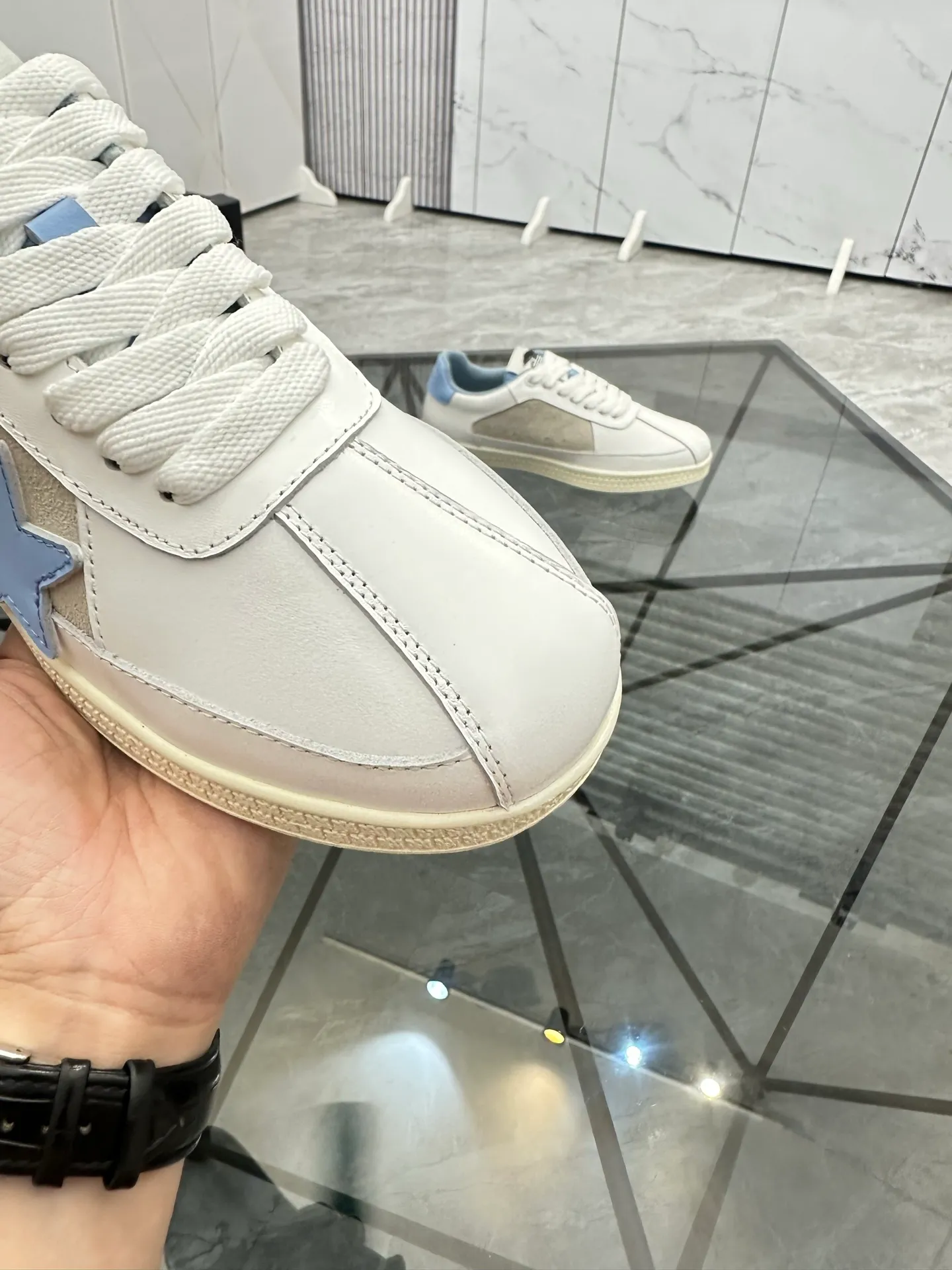 Men's shoes: 💰P420¥ Product trademark: AMIRI* "Amir*" low-top casual shoes Regular size: 38-45 (can be customized to 46) Product material: imported cowhide upper, breathable lining, original outsole. Number: 001